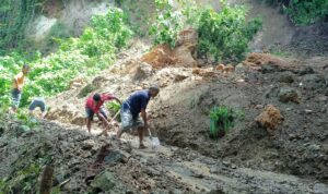 Longsor Tutup Ruas Jalan Desa Pautola, Akses ke Keo Tengah, Nangaroro, dan Boawae Putus Total