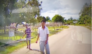 Viral! Vlogger Koko John Dilempari Batu Saat Melintas di Malaka, Polisi Amankan Dua Pelaku