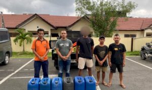 Polres Manggarai Amankan Jerigen Moke dari Mobil Pengangkut di Jalan Raya