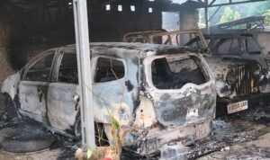 Diduga Selewengkan Beras Bansos, Rumah dan 15 Kendaraan Kades di Lampung Dibakar Massa