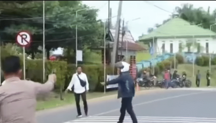 Terobos Razia dan Todong Polisi, Pengendara Motor Ditangkap di Kubangan