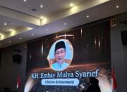 Kabar Banten Apresiasi Dedikasi KH Embay Mulya Syarief dengan Penghargaan Lifetime Achievement