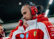 Lewis Hamilton Bantah Rumor Konflik Internal di Ferrari dan Tepis Isu Permintaan Rombak Tim