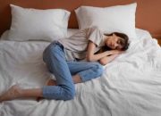 Tidur Tidak Pakai Bantal Lebih Sehat? Ini Faktanya